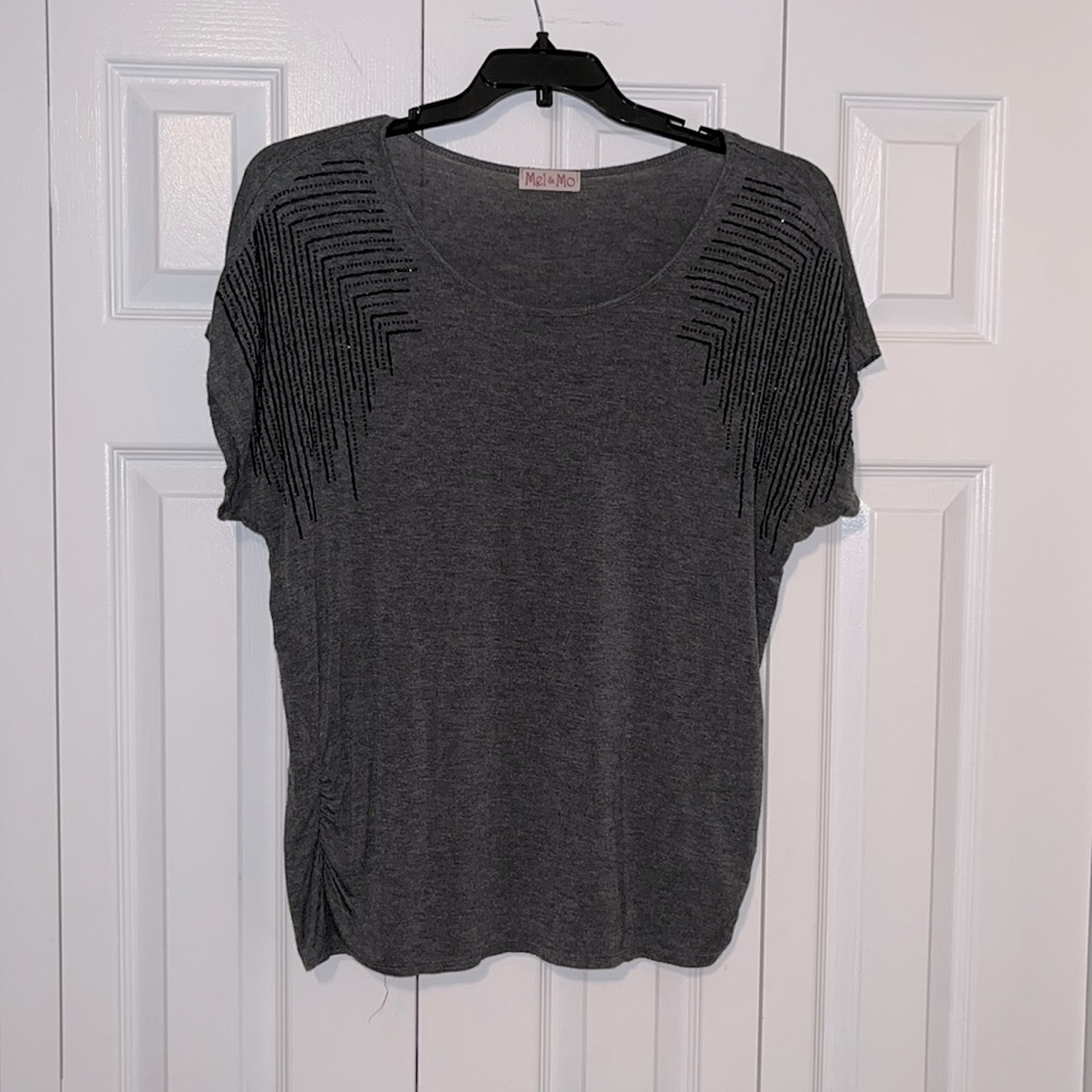 Gray capped sleeve
